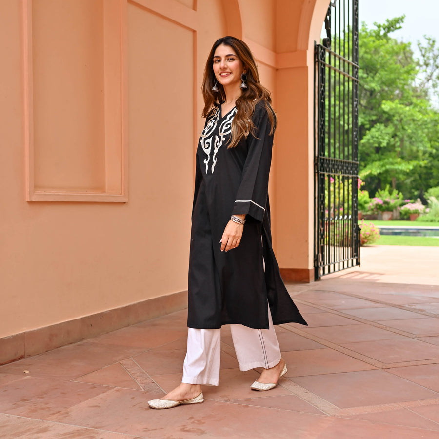 Chicken Embroidery Kurti Pant Set.